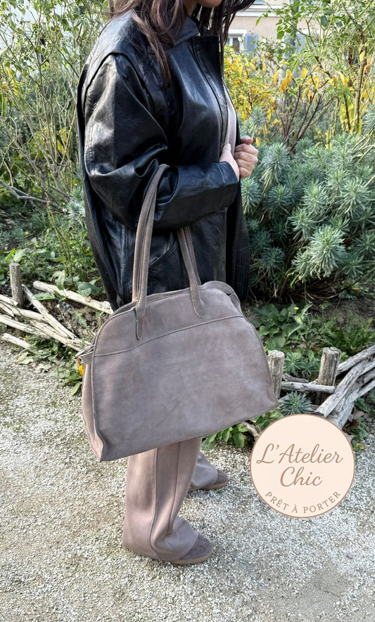 Sac cabas en daim taupe – Élégance naturelle et raffinement